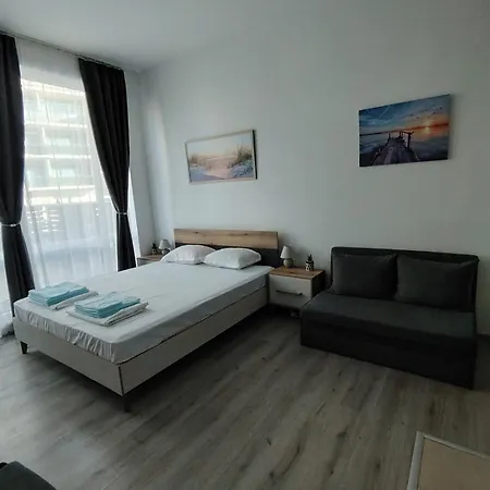 Съни Бийч Плаза Apartman *