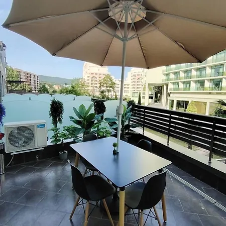 Съни Бийч Плаза Apartman *